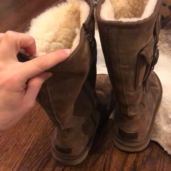 2 Ugg Boots - Picture 8 of 8